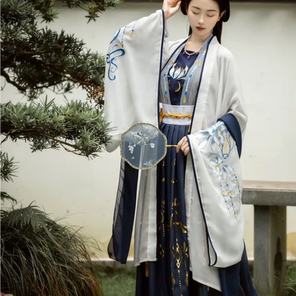 Chinese traditional hanfu dress - Picture 2 of 10